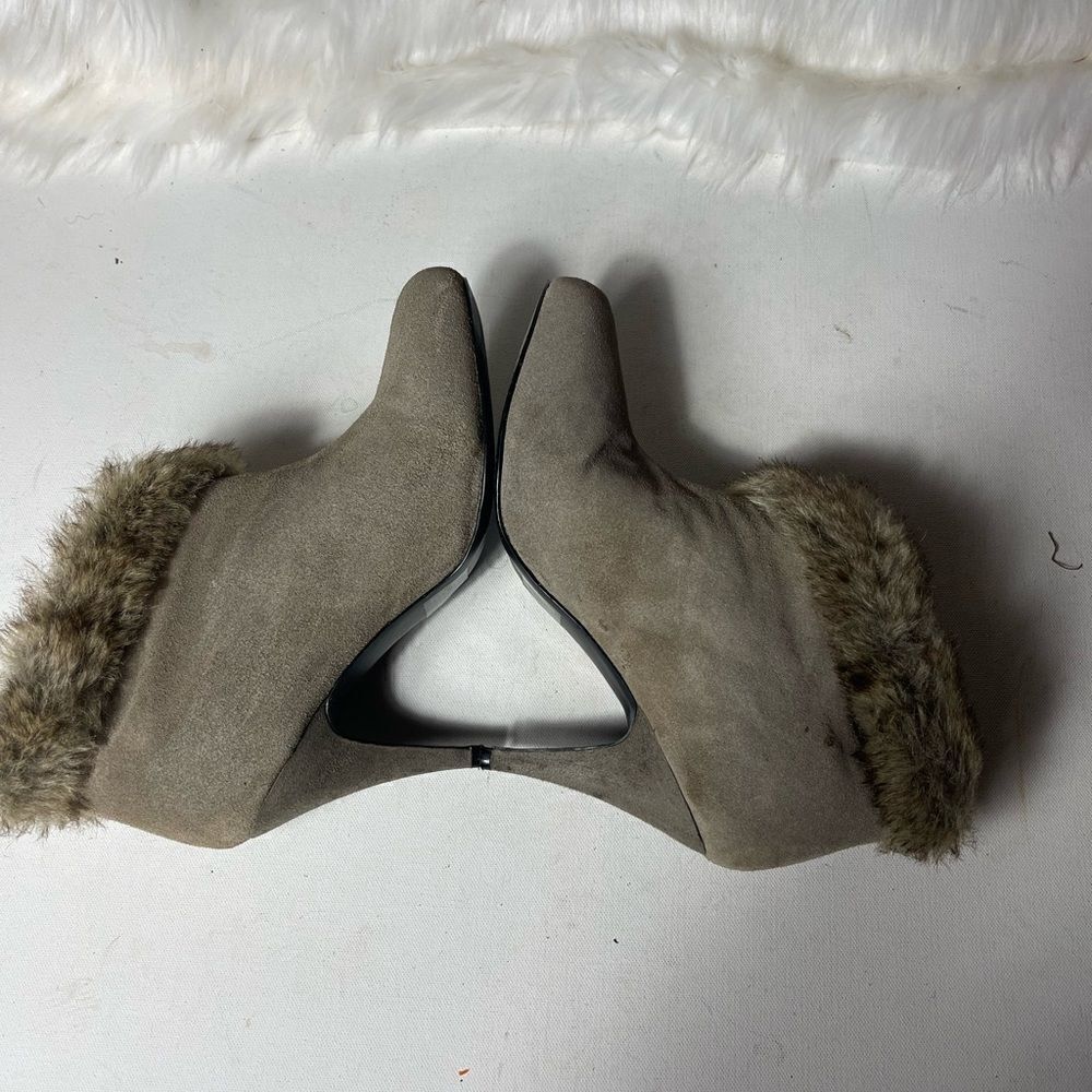 Women genuine leather suede  khaki ankle boots with faux fur top trim size 9 - Picture 5 of 11